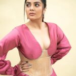Pic Talk: Sreemukhi kills it all in pink