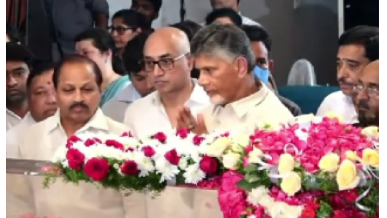 Chandrababu Naidu, KCR, KTR, and others pay tribute to Superstar Krishna