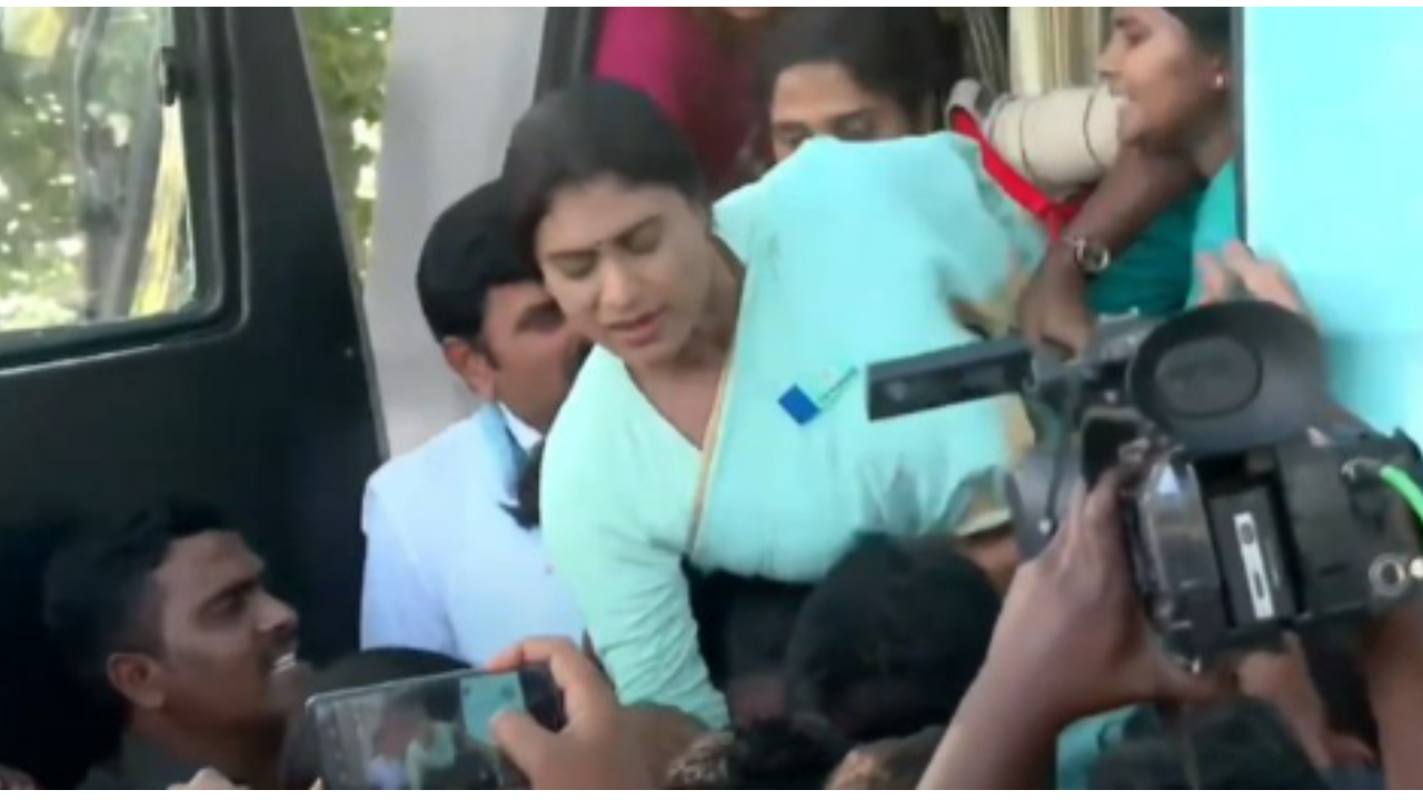 YS Sharmila lashes out at CM KCR