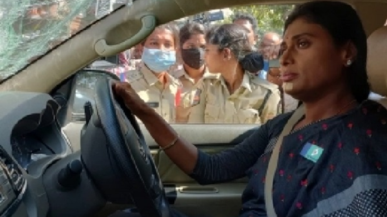 YS Sharmila was detained by police while on her way to CM KCR’s house