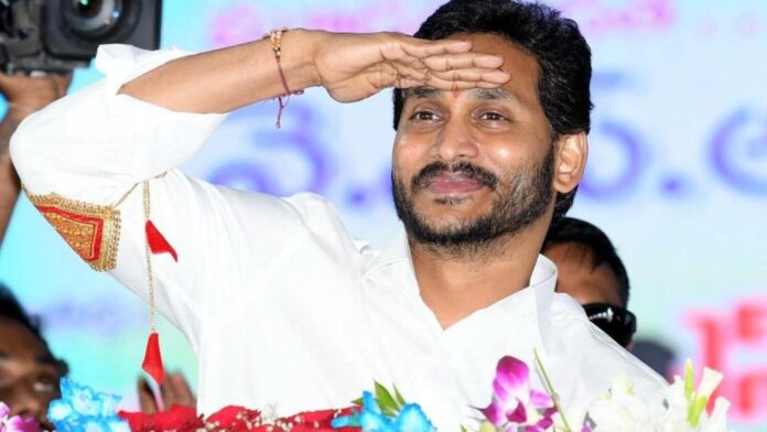 అమ్మకు అన్నం పెట్టలేని జగన్.. పిన్నికి.. 