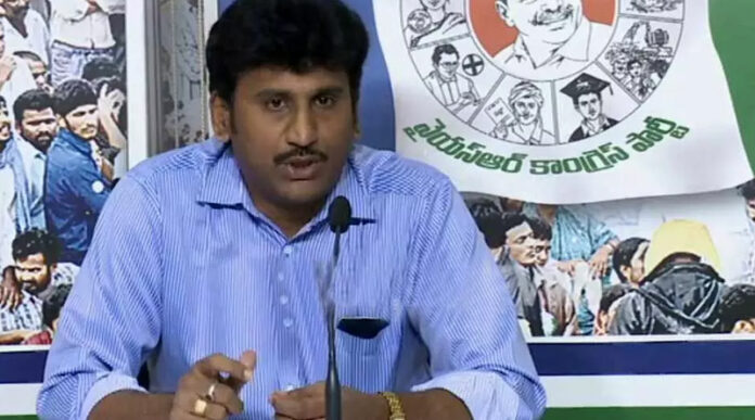 భుజాలు తడుముకుంటున్న తోపుదుర్తి!