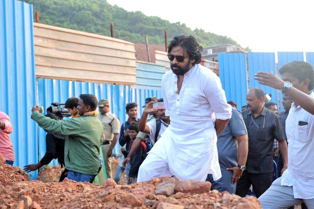 బోల్తాకొట్టించిన పవన్.. ప్రభుత్వానికి షాక్!