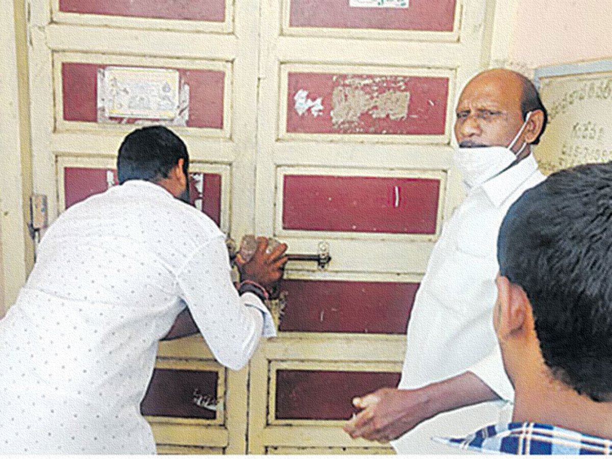 YSRCP leader slammed the govt. lock open