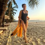 Pic Talk: Aisha Sharma in beach wear 