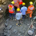 Efforts on to rescue MP boy stuck in borewell