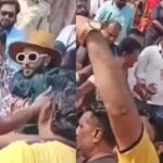 Ranveer rescues child caught in a crowd