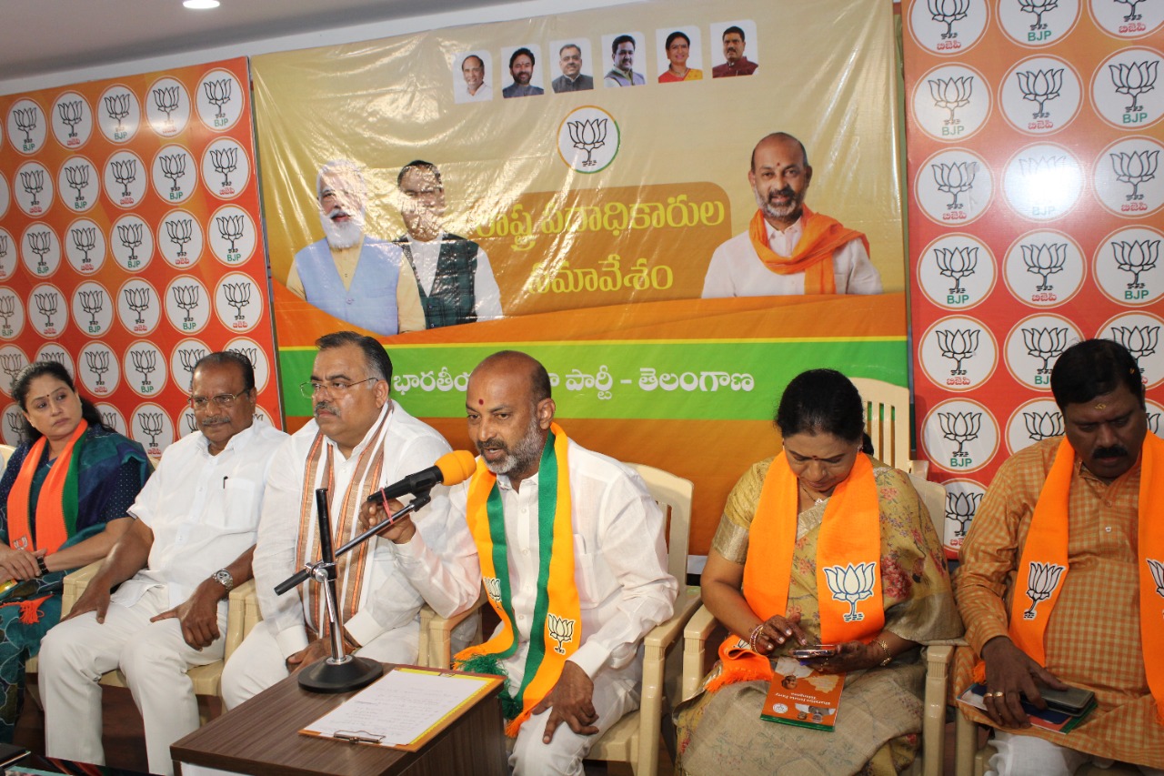 తెలంగాణ బీజేపీలో కోవర్టుల దుమారం!