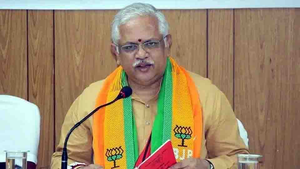 బిజెపి నేత బిఎల్ సంతోష్ హైదరాబాద్ రాకపై ఆసక్తి 