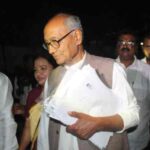 దిగ్విజయ్ సింగ్ సర్ది చెబుతున్నారా? మందలిస్తున్నారా!