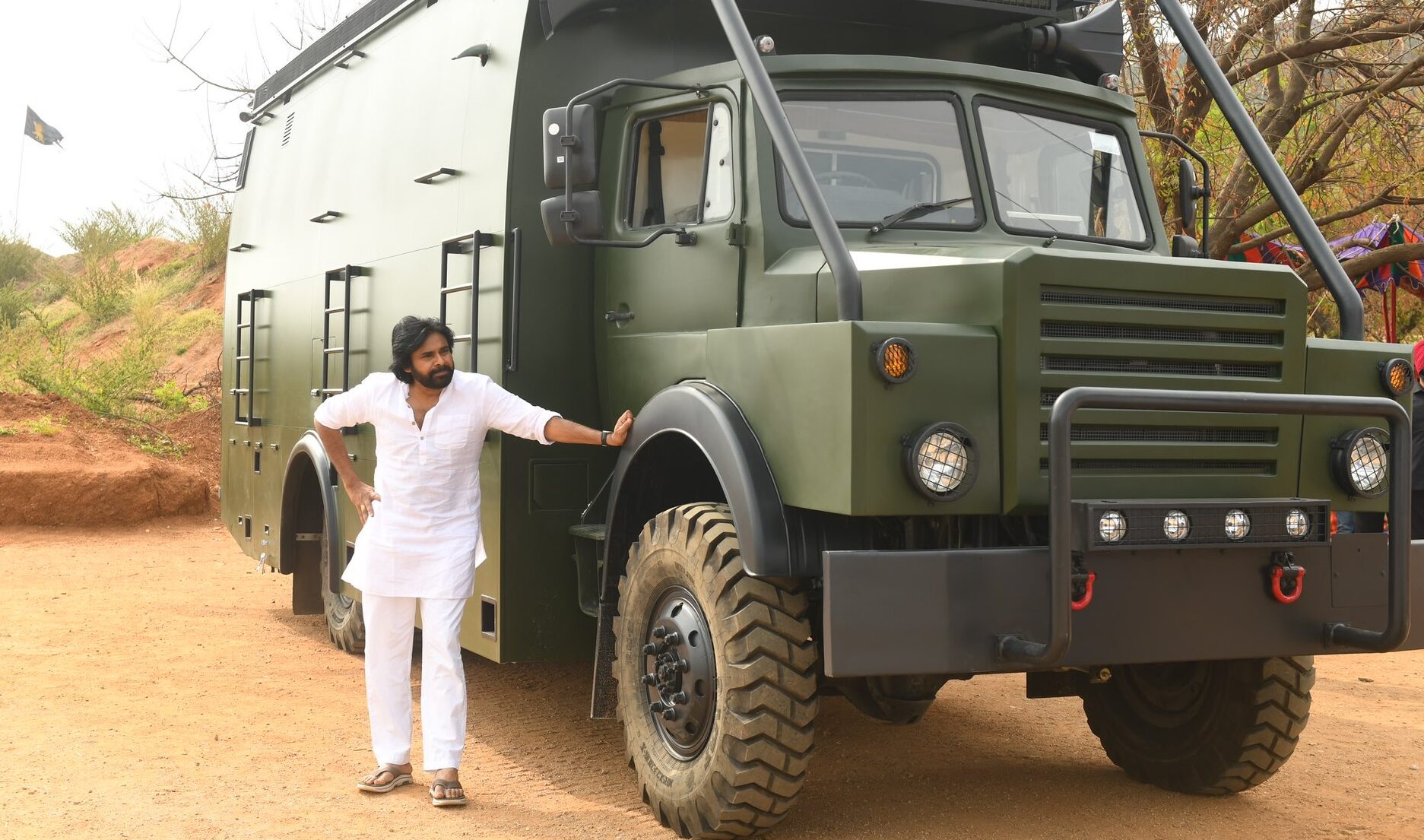 వైసీపీ దళాలకు పవన్ ఘాటైన పంచ్