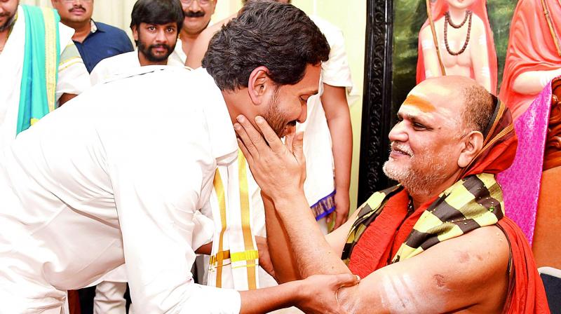 స్వామి స్వరూపానంద అకస్మాత్తుగా మత మార్పిడులపై ఆవేదన