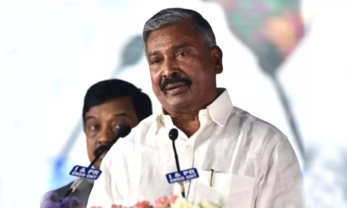 పెద్దిరెడ్డి పైకి చెప్పులు.. జగన్ ఇంకా మేలుకోరా?