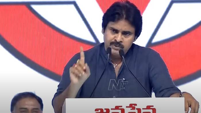 3 Mukkala CM, Im not scared of you: Fumes Pawan Kalyan