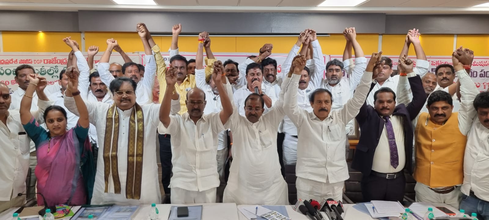 సర్పంచ్ రౌండ్ టేబుల్ లో టిడిపి, బిజెపిలతో సహా అన్ని ప్రతిపక్షాలు!