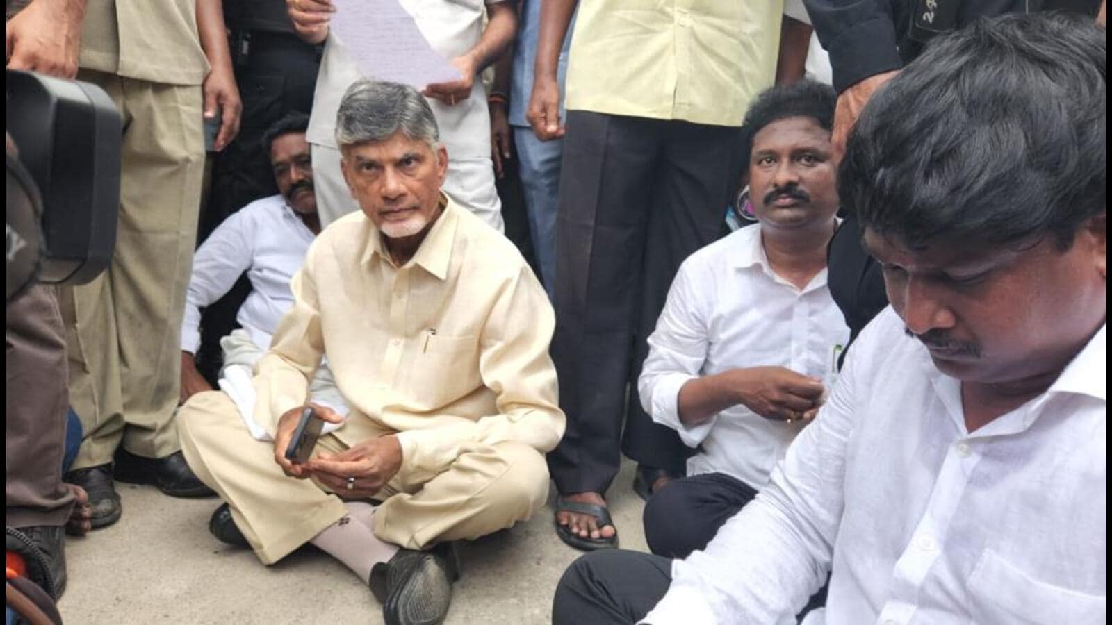 కుప్పం జులుంతో పాతాళానికి జగన్ గ్రాఫ్!