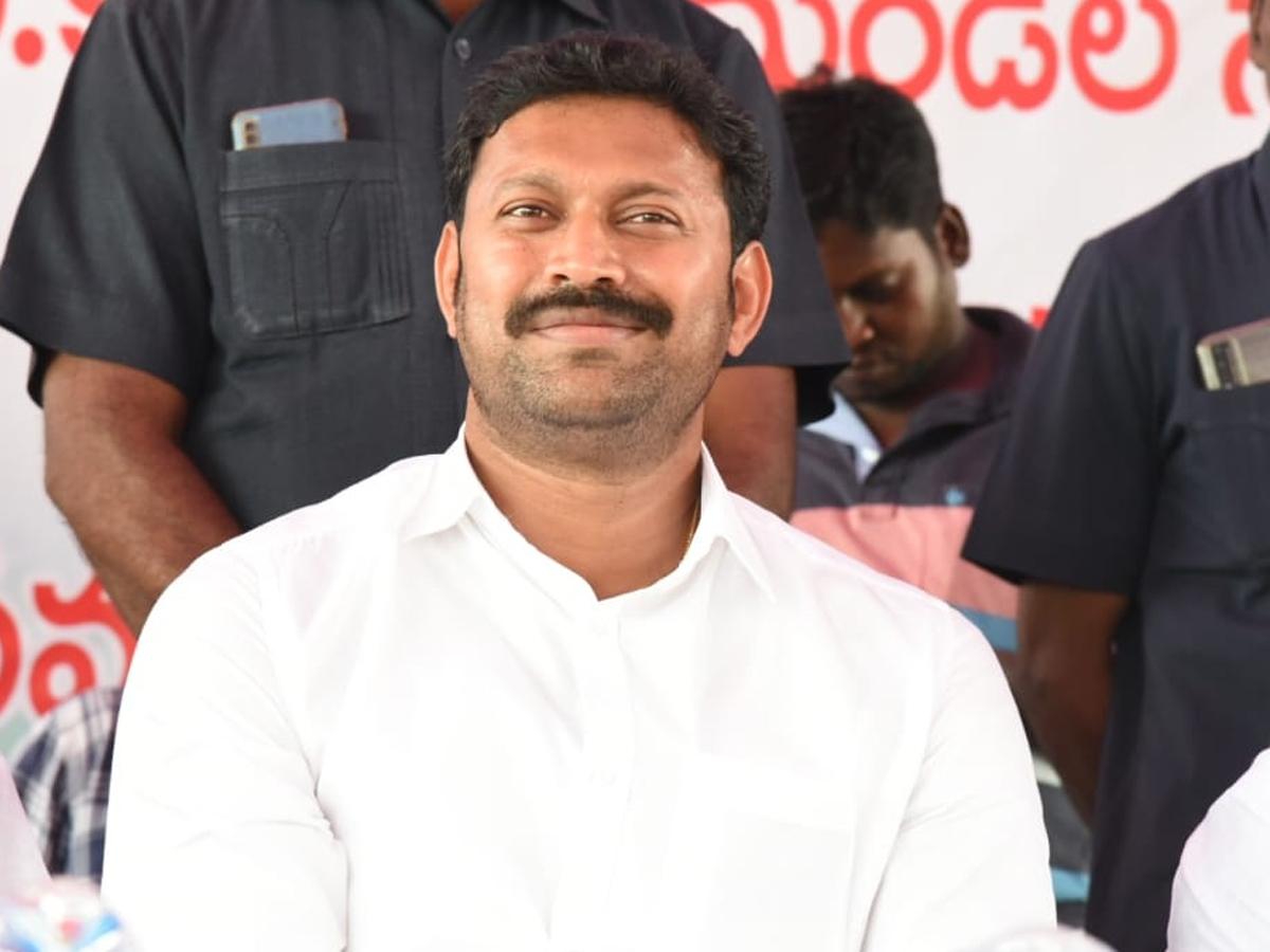 వైఎస్ అవినాష్ రెడ్డికి, తండ్రికి సీబీఐ మరోసారి నోటీసులు