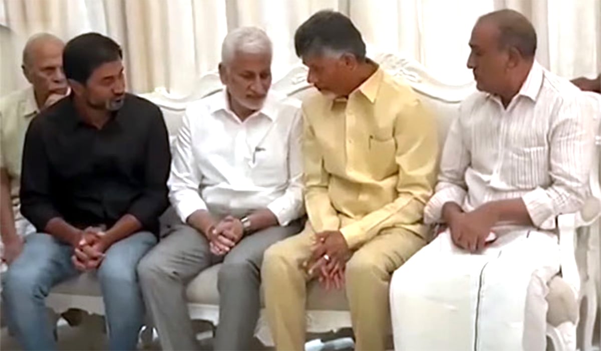 చంద్రబాబు – విజయసాయి రెడ్డి కలయికను చుట్టుముట్టుతున్న రాజకీయాలు