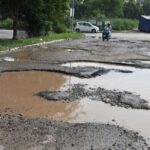 రోడ్ల రిపేర్లకు కూడా ఓటు బ్యాంకులే కొలబద్ద!