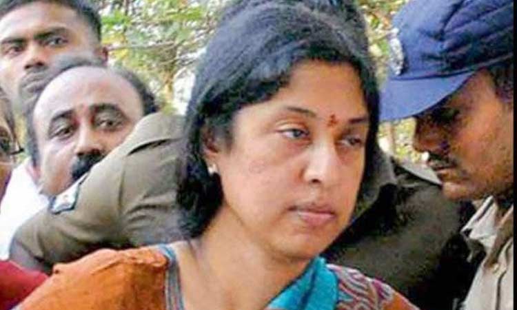 సీనియర్‌ ఐఏఎస్‌ అధికారి శ్రీలక్ష్మిపై విచారణకు సిబిఐ పట్టు