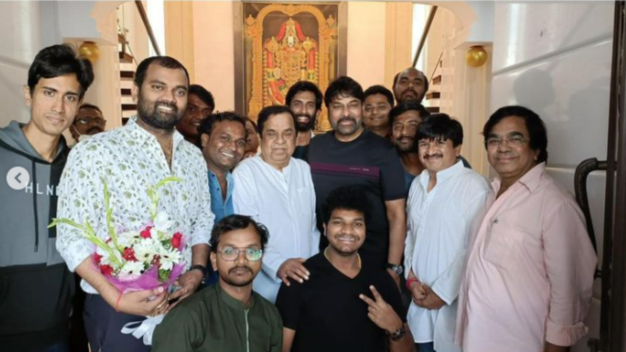 Pic Talk: Chiranjeevi visits Brahmanandam’s residence on his birthday