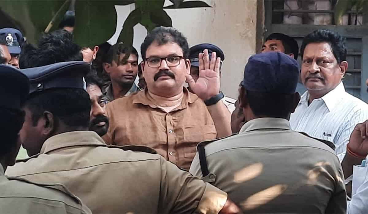 Pattabhi poll competition with Vamsi caused the riots?