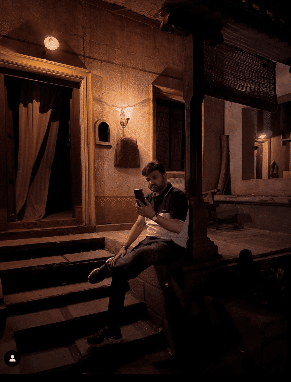 Pic talk: Prabhas’s Raja Deluxe leaked set look