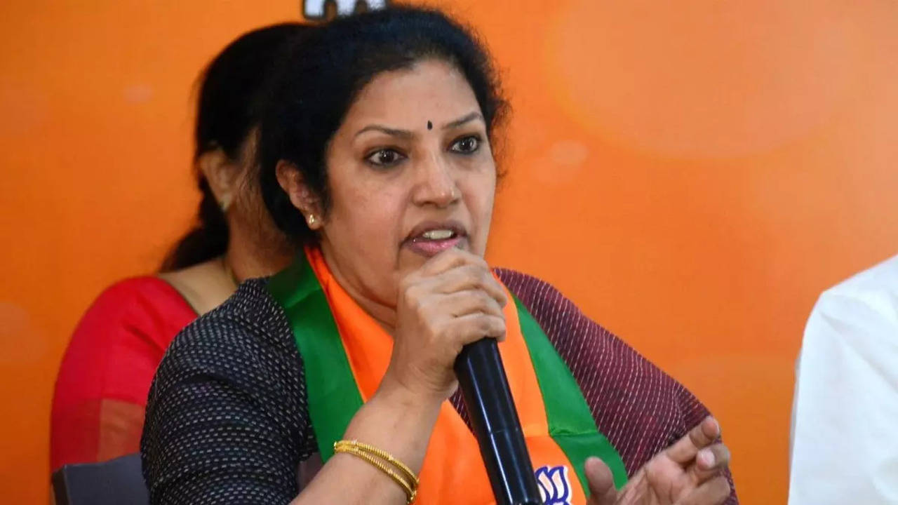 Purandeswari hits back at GVL with her tweet