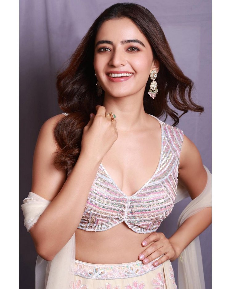 Pic Talk: Rukshaar Dhillon is cute and sensuous in latest pictures