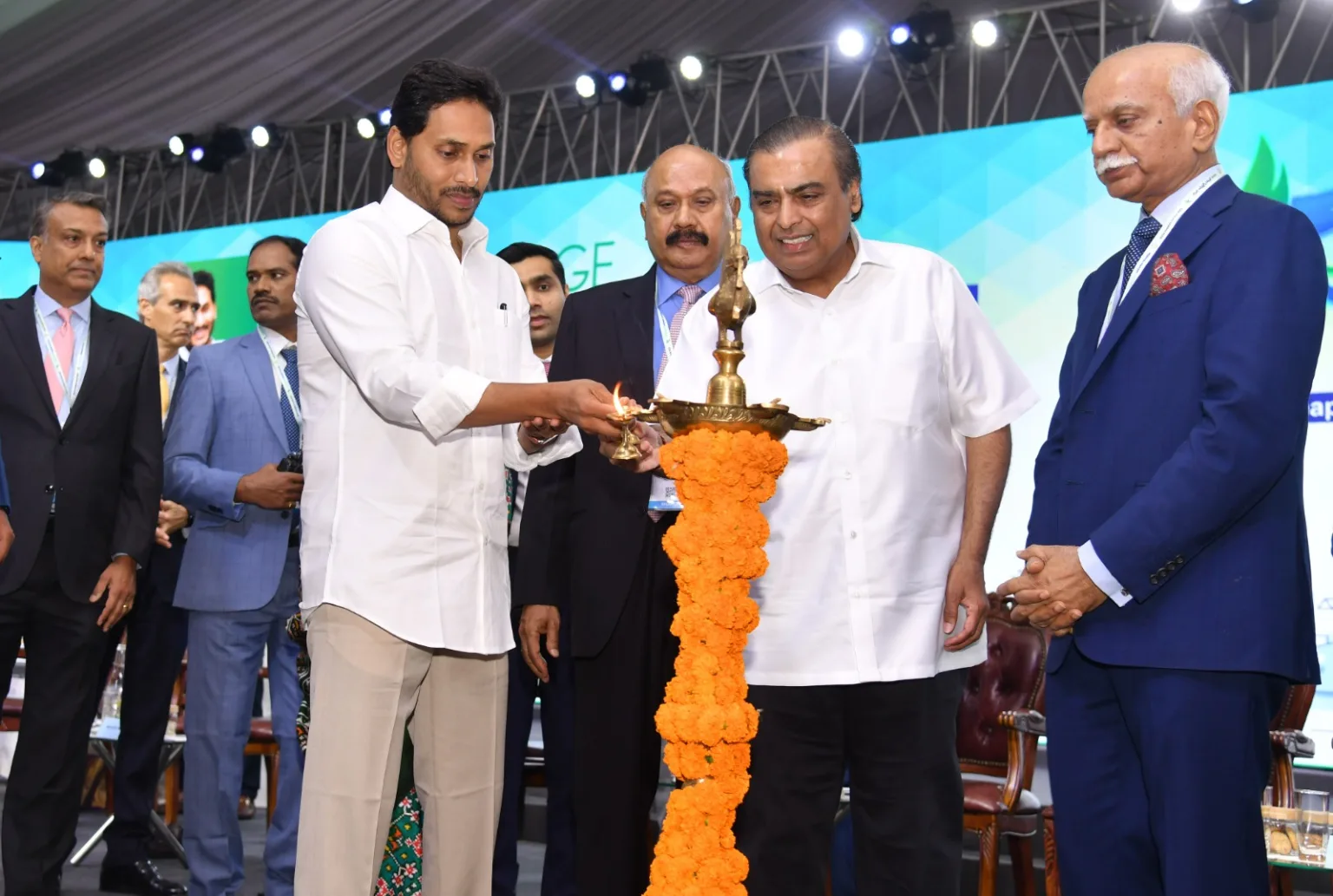 రసాభాసగా మారిన విశాఖలో గ్లోబల్ సమ్మిట్