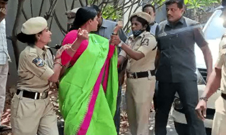 రెచ్చిపోయిన షర్మిల, విజయమ్మ వీరంగం… పోలీసులకు చెంపదెబ్బలు