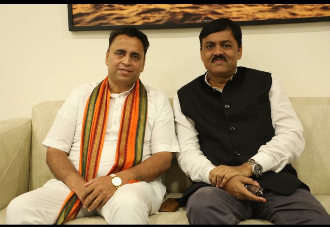 జగన్ తో సంబంధం లేదని చెప్పుకొనేందుకు బీజేపీ నేతల తిప్పలు