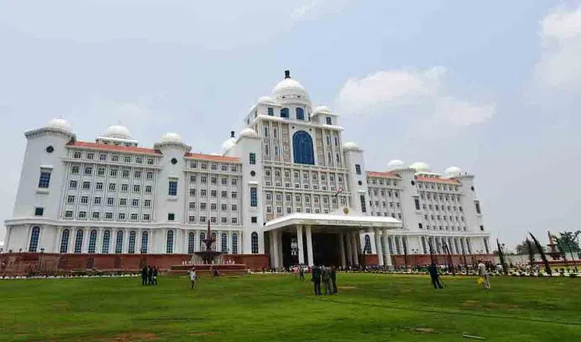 నూతన సచివాలయంలో డోములపై బీజేపీ పంచాయతీ