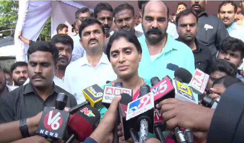 వివేకా హత్యపై అన్న `సాక్షి’ మీడియా కథనాలపై మండిపడ్డ షర్మిల!