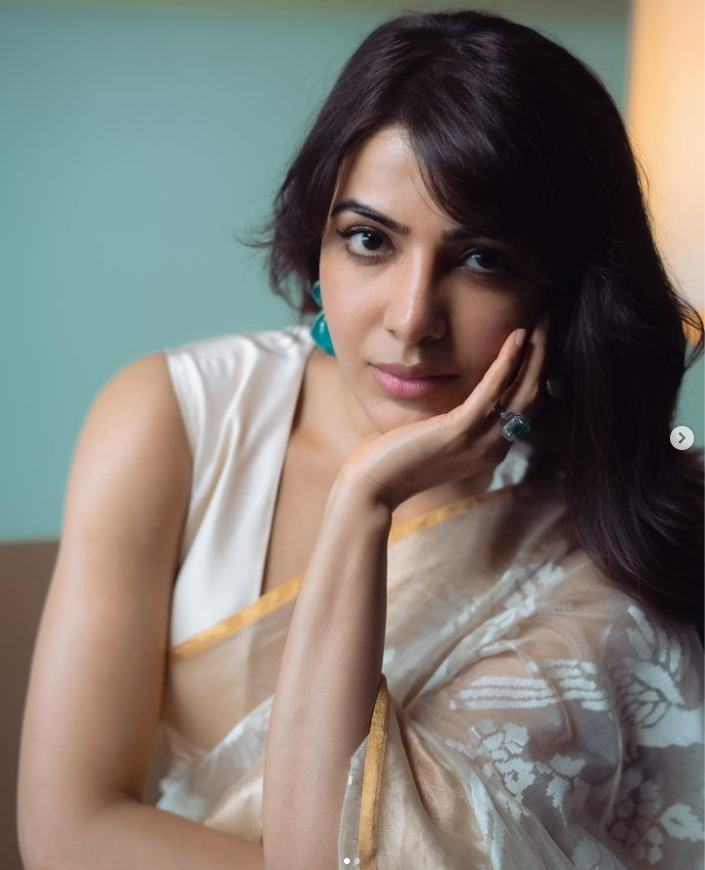 Samantha’s funny moments with her pets Sasha & Hash