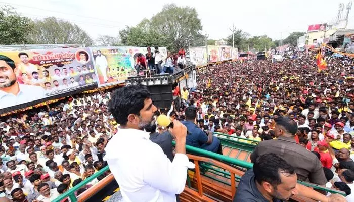 TDP Fort Uravakonda welcomes Lokesh grandly