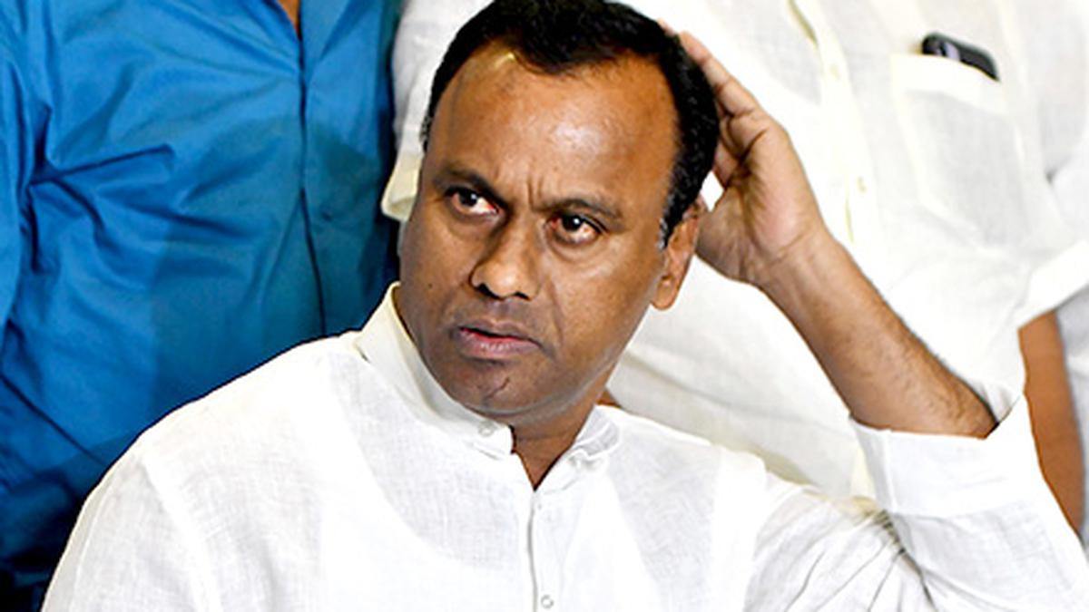 సొంత గూడు కాంగ్రెస్ వైపు చూస్తున్న  రాజగోపాల్‌రెడ్డి!