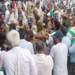 రైతుల దీక్షా శిబిరం వద్ద పోలీసులు, రైతుల మధ్య తోపులాట!