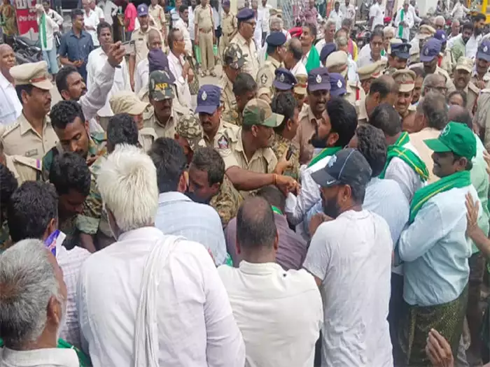 రైతుల దీక్షా శిబిరం వద్ద పోలీసులు, రైతుల మధ్య తోపులాట!