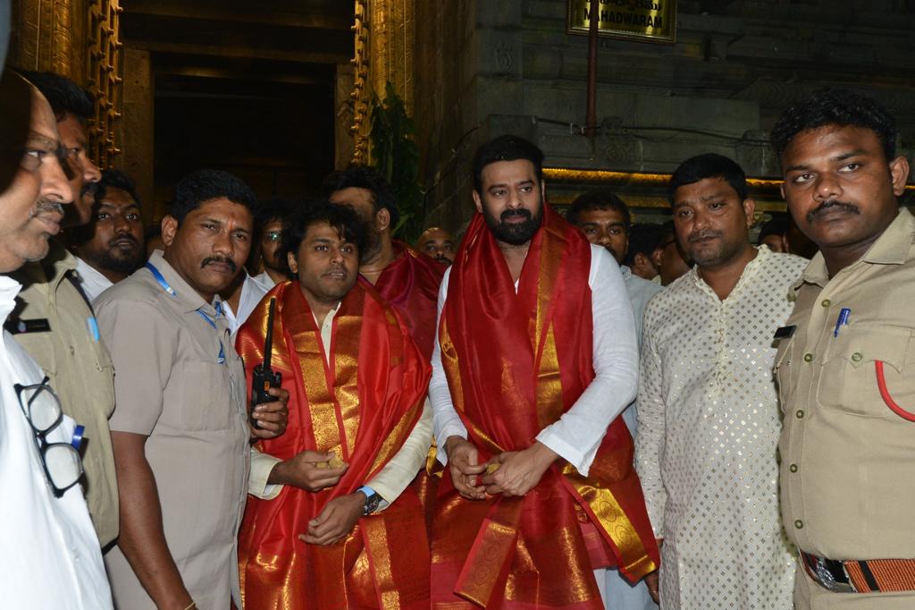 Prabhas seeks blessings in Tirumala ahead of the big day