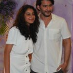Viral Pic : Mahesh Babu and Sitara twinning in White