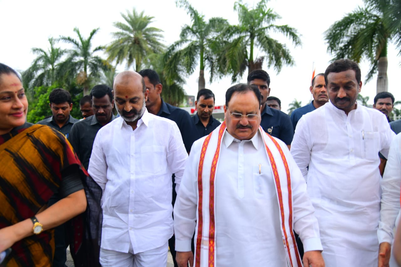 ధరణి పోర్టల్ పై నడ్డా – సంజయ్ చెరో మాట