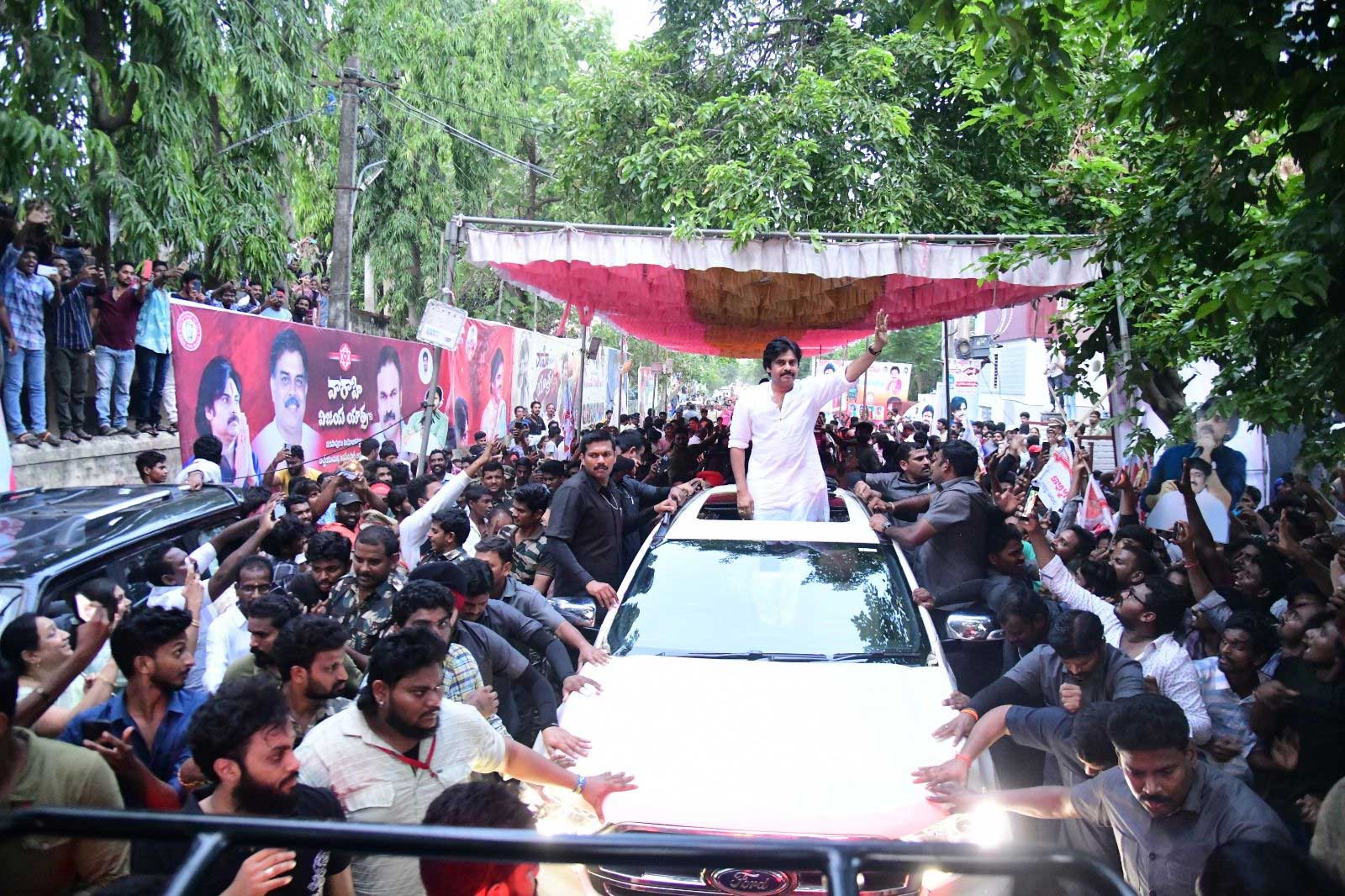 డిప్యూటీ సీఎం కామెడీ.. పవన్‌పై తిట్లు బ్యాక్ ఫైర్!