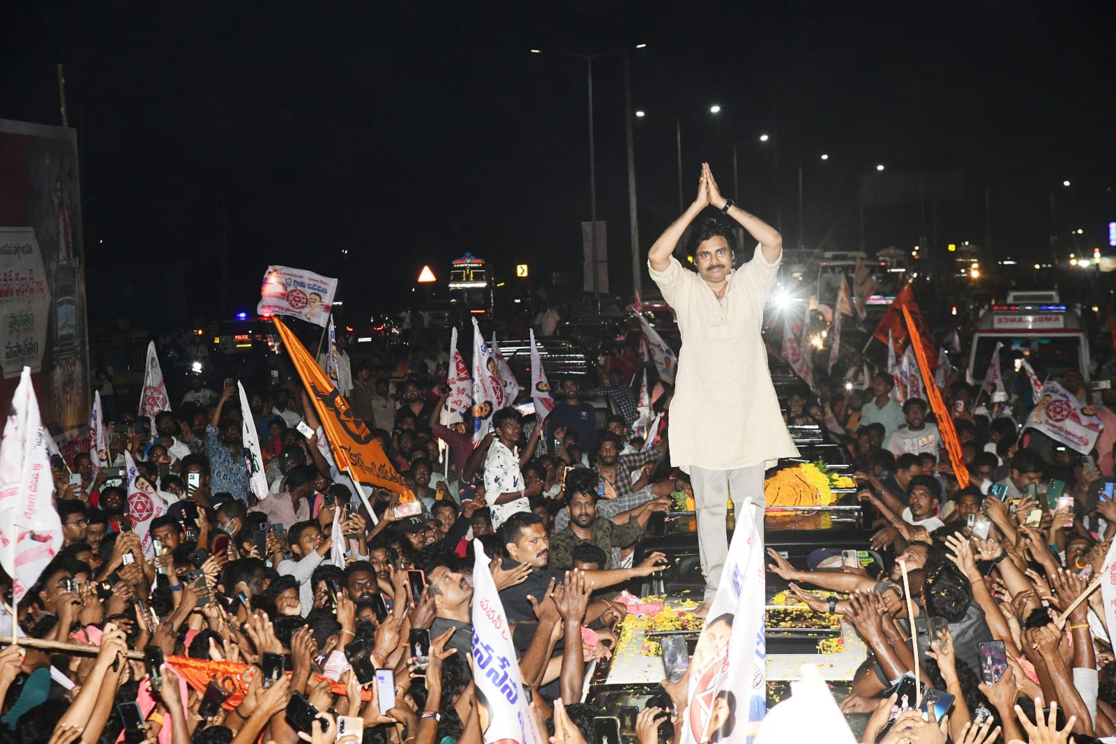 పొత్తులపై పవన్ వెనుకడుగు! సీఎం పదవిపై పట్టు!!