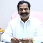 గులాబీ వెలుపలకు దారి చూసుకుంటున్న తీగల!