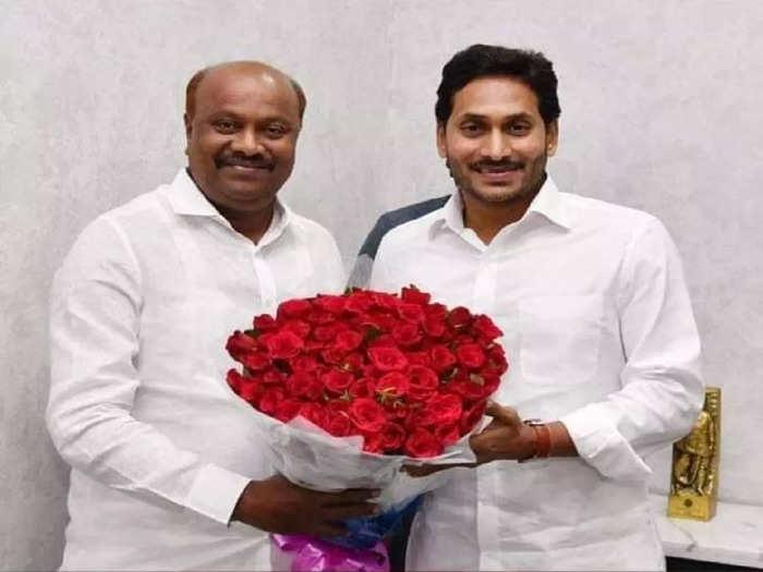 విశాఖలో జగన్ కు వరుసగా దెబ్బలు… తాజాగా కీలక నేత జంప్!