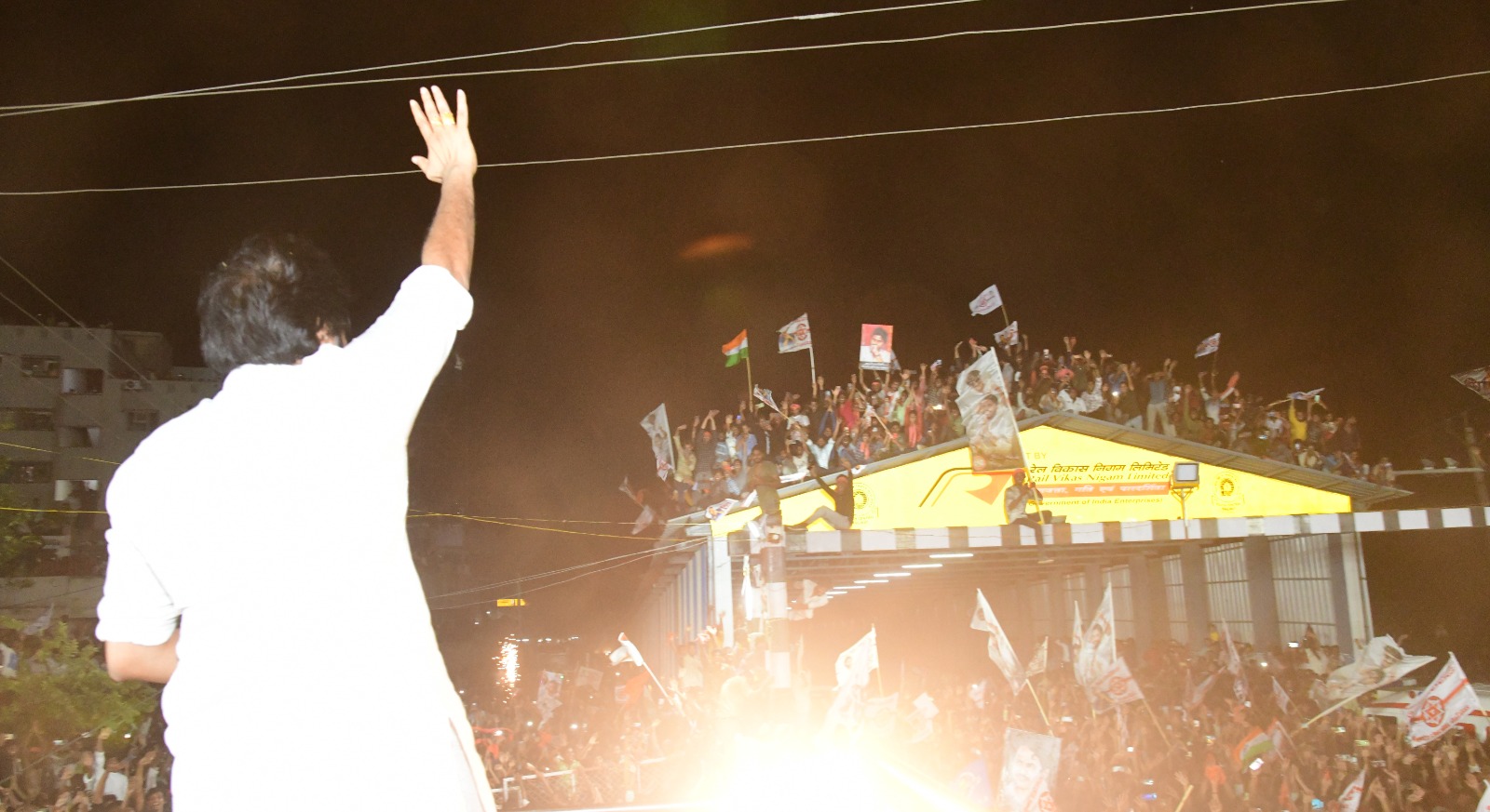 పరిపక్వత లేని మాటలతో తడబడుతున్న పవన్ కళ్యాణ్