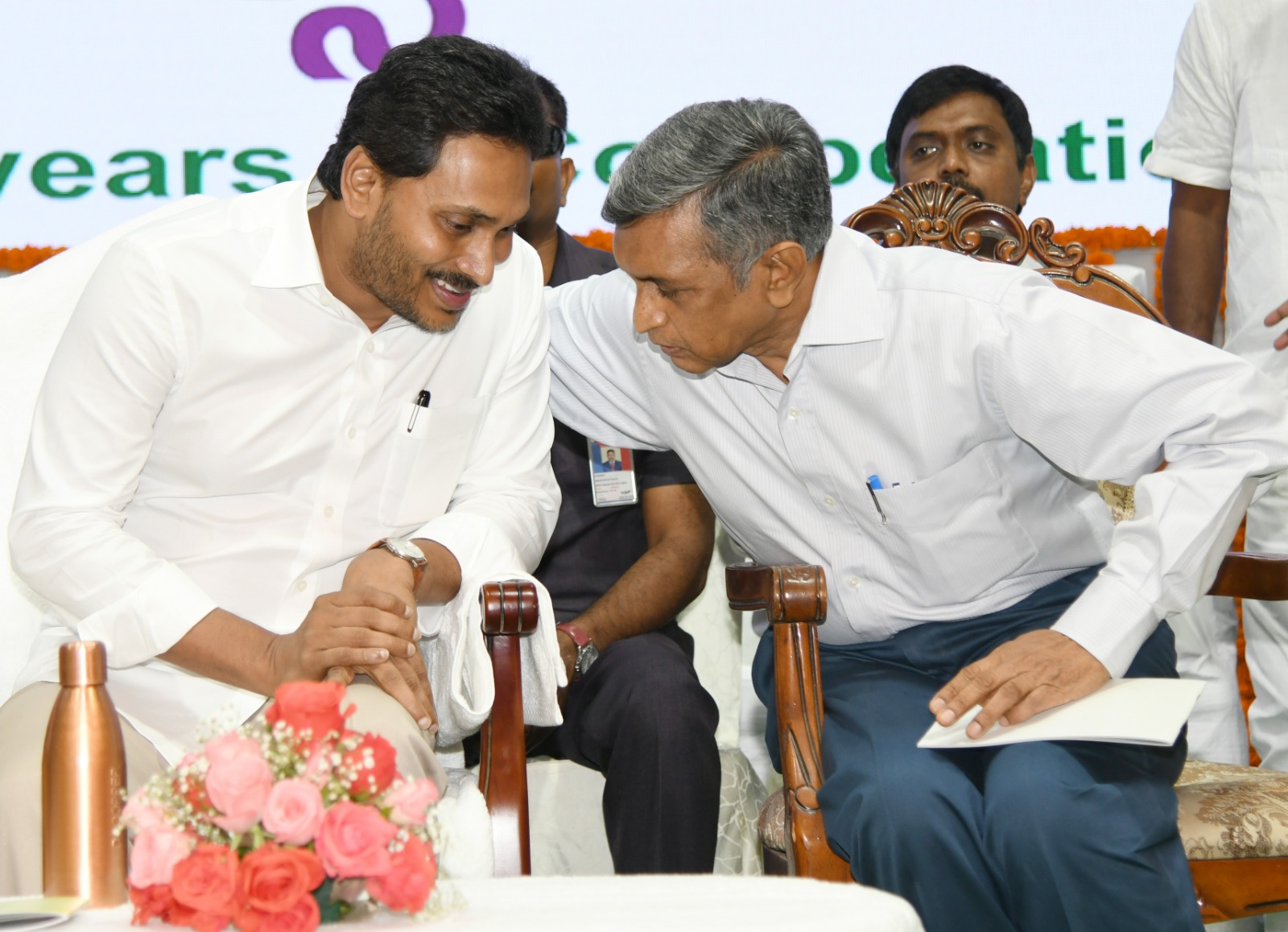 వైసీపీ ఎంపీ సీటు వేటలో జెపి!