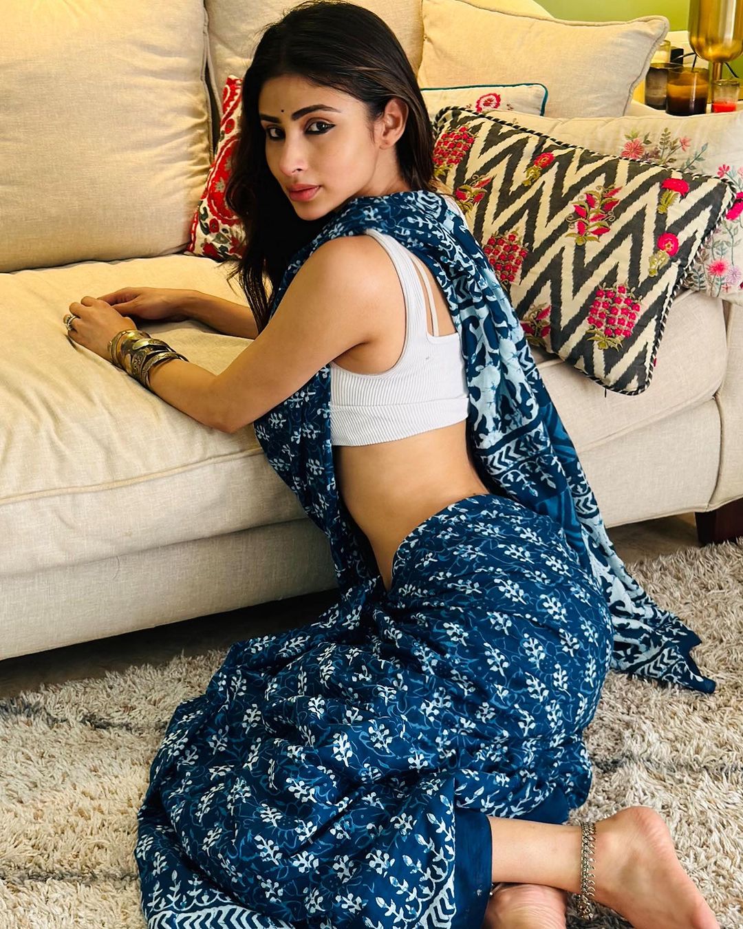 Mouni Roy - Andhrawatch.com