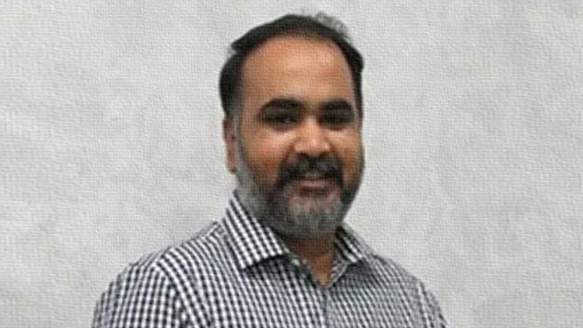 బెయిల్‌పై ఉన్న నేరస్తుడు కావడమే.. అర్హతా?